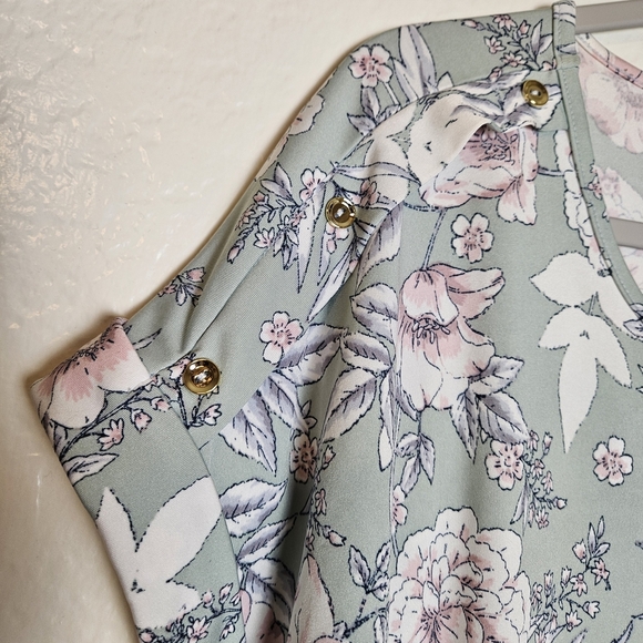 AUW Floral Print Blouse in Soft Green and Pink - Picture 3 of 4